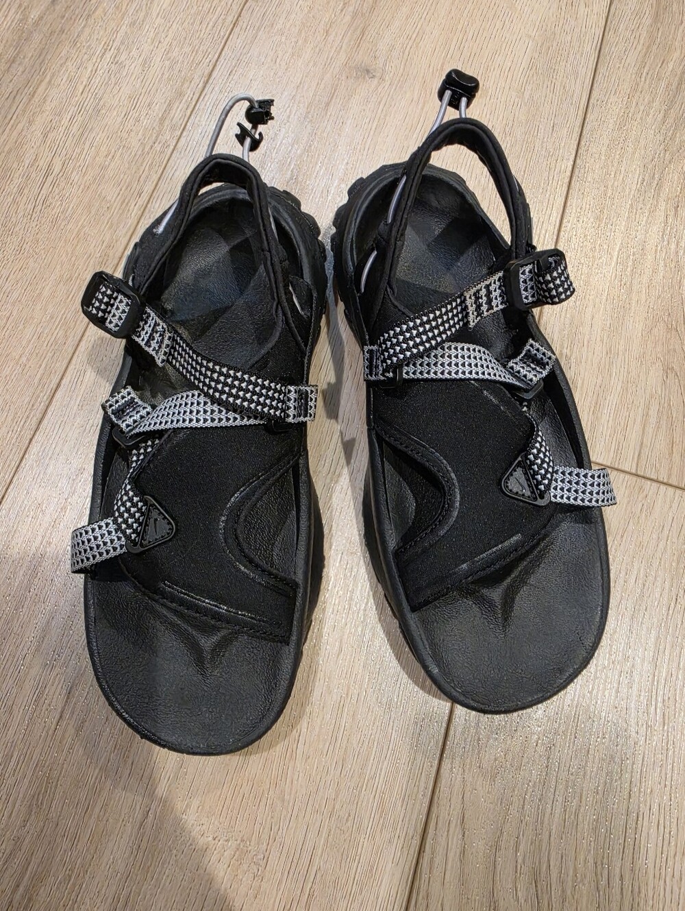 Nike Women’s Size 6 Black Gray Y2K Outdoor Hiking Sport Sandals - Picture 3 of 7